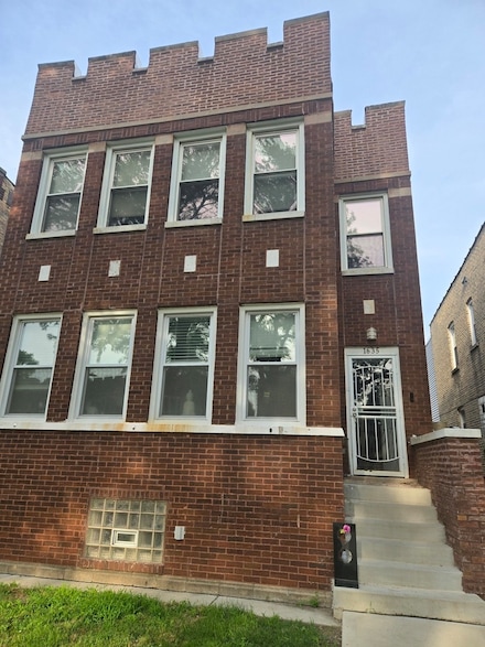 1635 N Meade Ave Unit 2, Chicago, IL 60639
