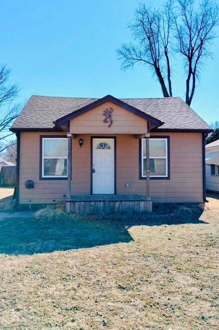 711 W 14th Ave, Hutchinson, KS 67501