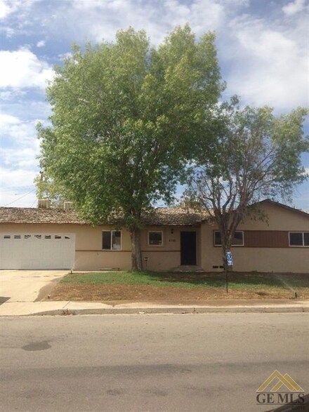 8700 Butternut Ave, Bakersfield, CA 93306