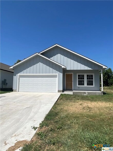 1420 Harwood St, Gonzales, TX 78629