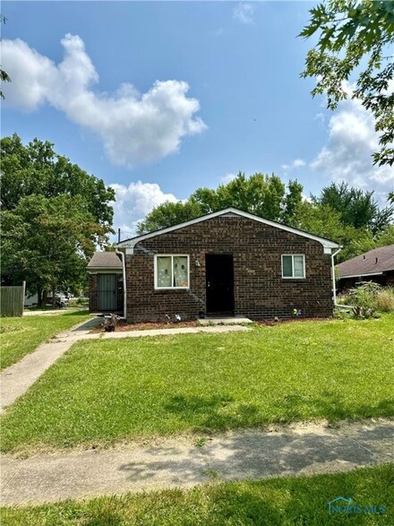 2930 N Ontario St, Toledo, OH 43611