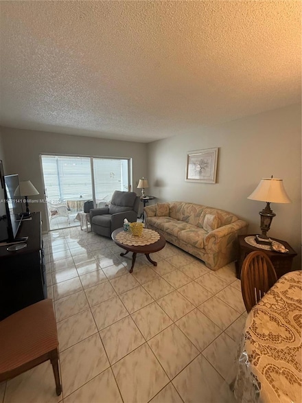3001 NW 46th Ave Unit 204, Lauderdale Lakes, FL 33313