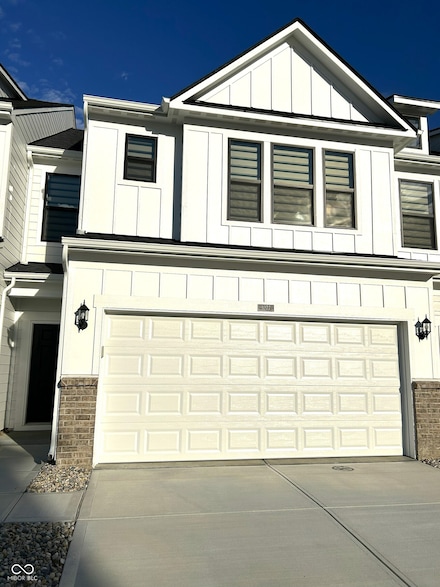 3277 Haflinger Dr, Zionsville, IN 46077