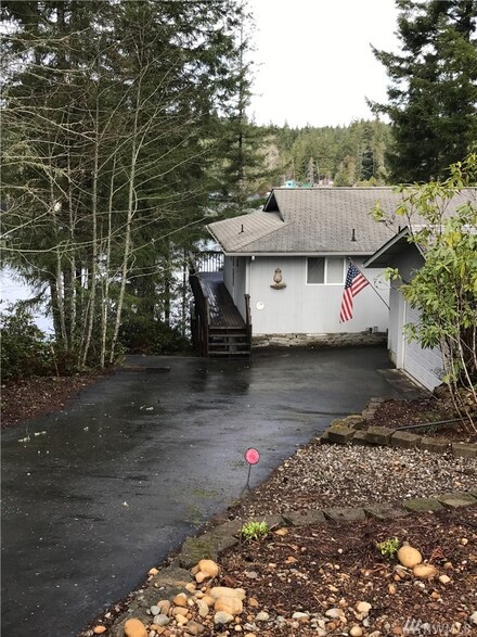 281 NE Lakeshore Dr S, Tahuya, WA 98588