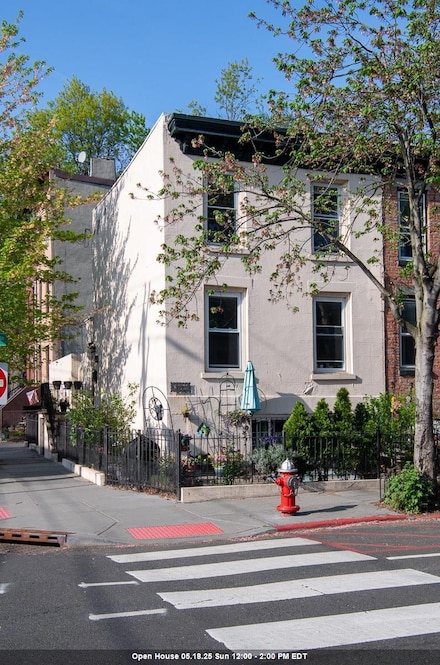 304 5th St, Jersey City, NJ 07302