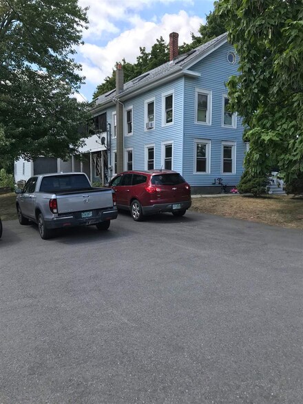 26 Pleasant St, Salem, NH 03079
