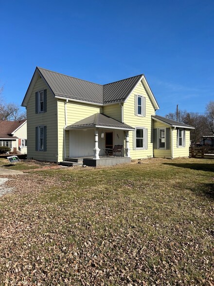 307 N Main St, Kempton, IN 46049