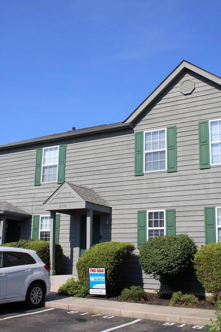 9170 Parkbury Ln, Lewis Center, OH 43035