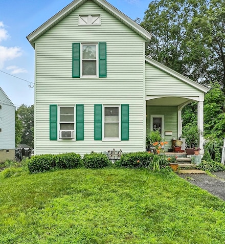 17 Manchester St, Leominster, MA 01453