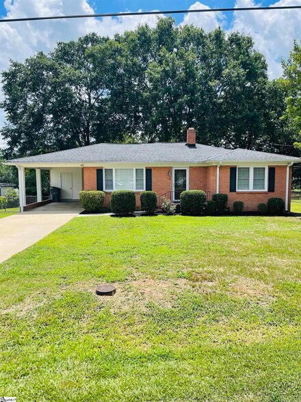 8 Jolly St, Greenville, SC 29617