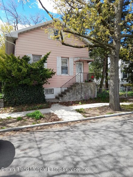 148 van Name Ave, Staten Island, NY 10303