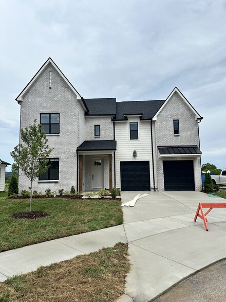 3319 Sassafras Ln, Thompson's Station, TN 37179
