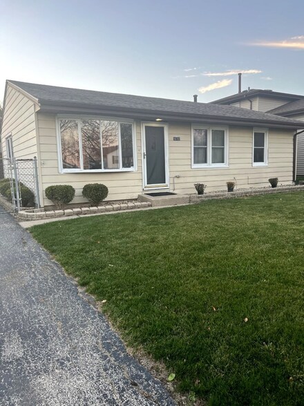 16792 91st Ave, Orland Hills, IL 60487