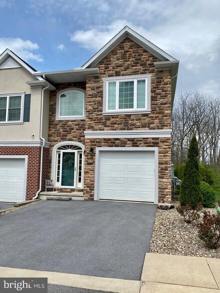 214 Wiltree Ct, State College, PA 16801