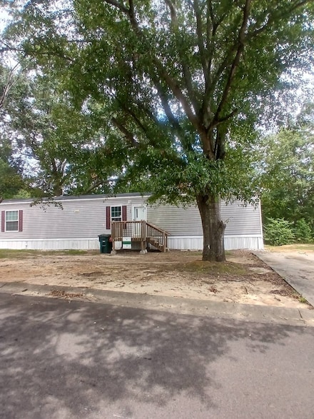 103 S Cambridge Dr, Centerville, GA 31028