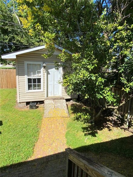 508 Oakwood Dr, Gretna, LA 70056