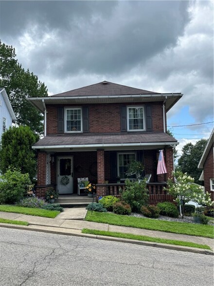 40 S 3rd St, Sharpsville, PA 16150