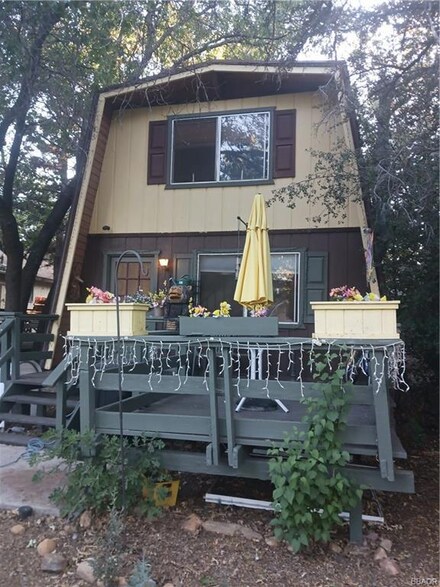 406 Cedar Ln, Sugarloaf, CA 92386