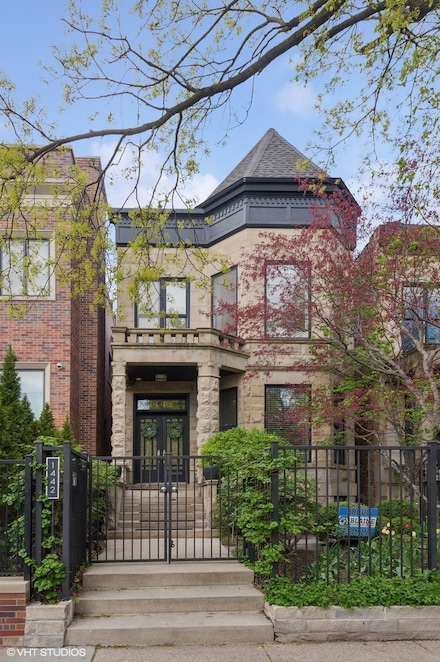 1442 W Cuyler Ave, Chicago, IL 60613