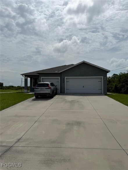 3030 Iris Cir, Labelle, FL 33935