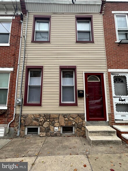 2546 E Dauphin St, Philadelphia, PA 19125