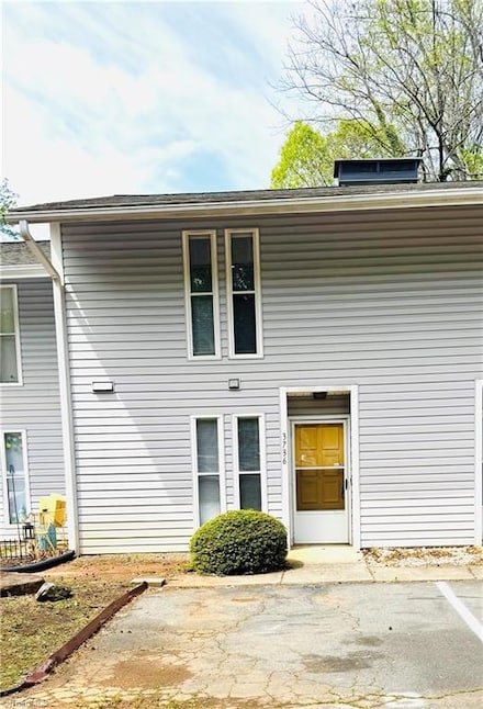 3736 Heathrow Dr, Winston Salem, NC 27127