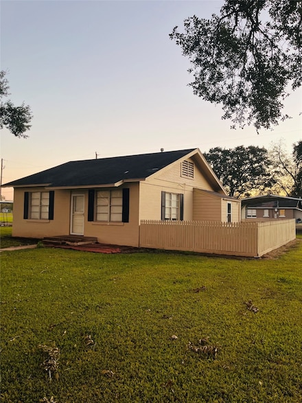 1572 Carvel Dr Unit 5, Boling, TX 77420