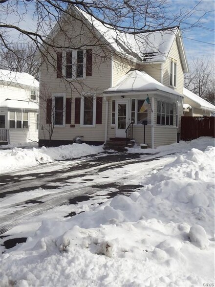 802 Danforth St, Syracuse, NY 13208