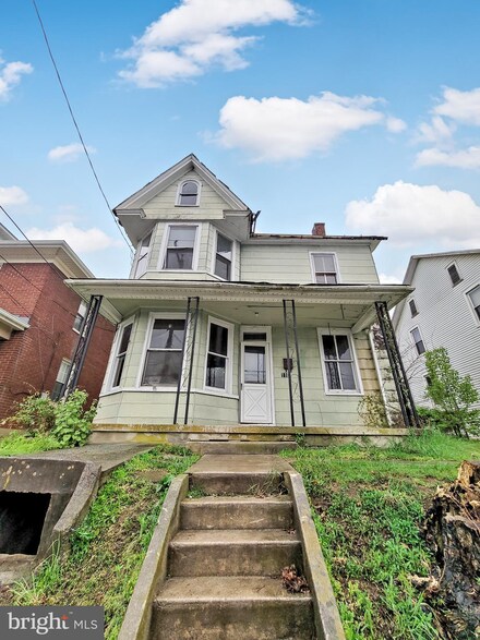 110 Manchester St, Glen Rock, PA 17327