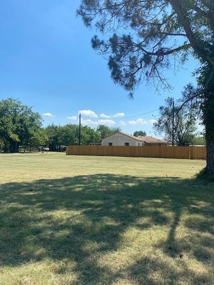 301 Church Cir, Ennis, TX 75119