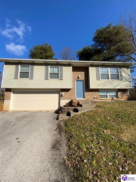 912 Timberwood Dr, Radcliff, KY 40160