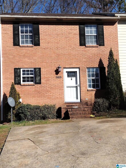 5805 Woodgate Cir, Anniston, AL 36206