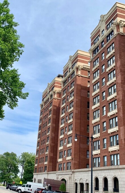5300 S Shore Dr Unit 75, Chicago, IL 60615