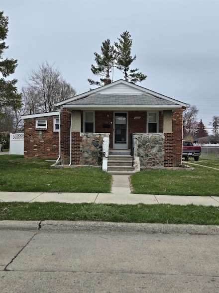 16207 Chesterfield Ave, Eastpointe, MI 48021