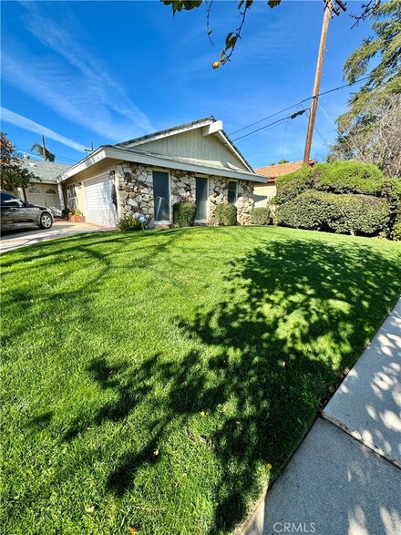 10359 Variel Ave, Chatsworth, CA 91311
