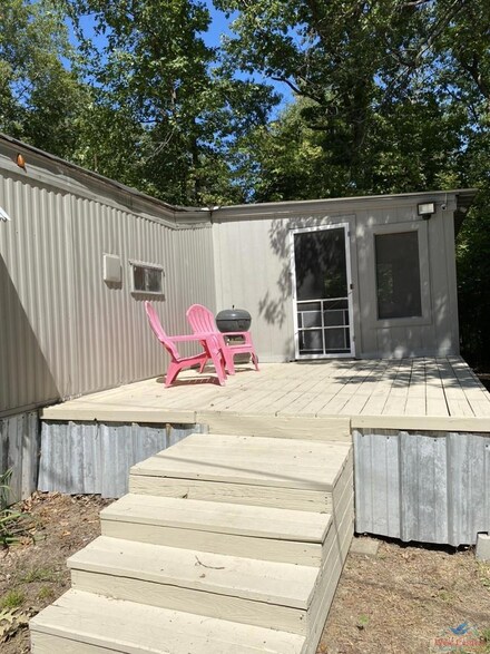 30174 Vineyard Cir, Edwards, MO 65326