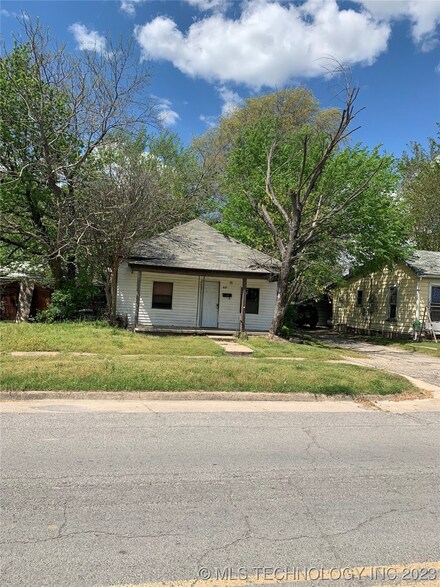 627 S B St, Muskogee, OK 74403