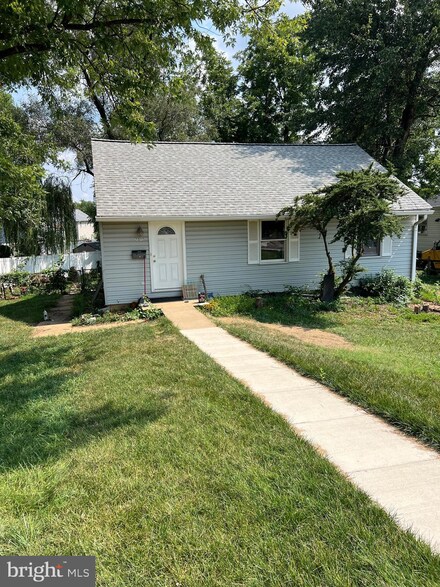 7505 Magarity Rd, Falls Church, VA 22043