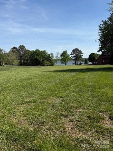 102 Lake Field Ct, Cherryville, NC 28021