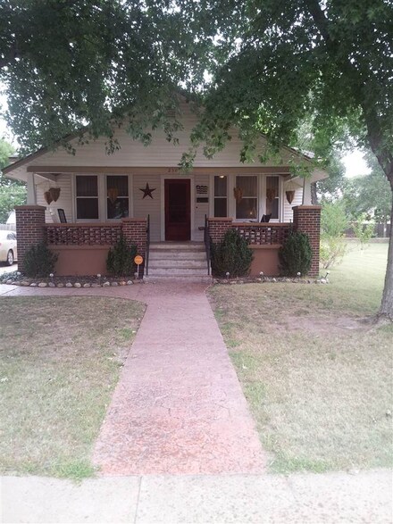 250 W A Ave, Kingman, KS 67068