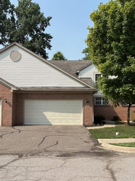33090 Forest Park Dr, Wayne, MI 48184