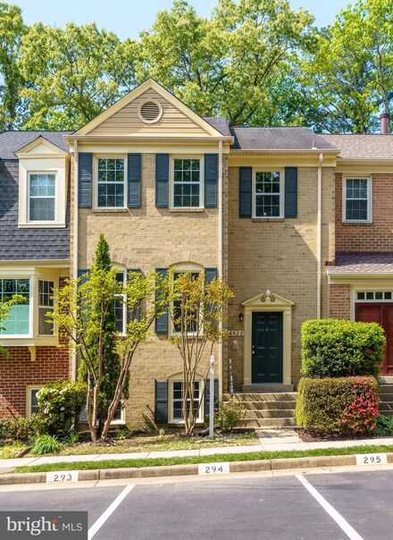 4927 Carriagepark Rd, Fairfax, VA 22032