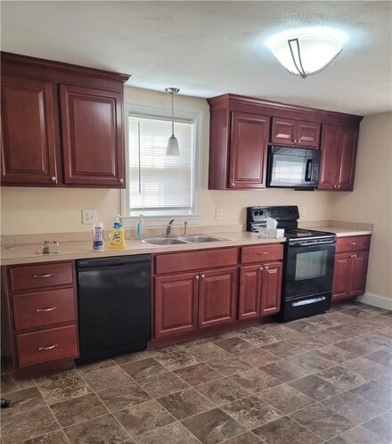 55 Forest St, Providence, RI 02906