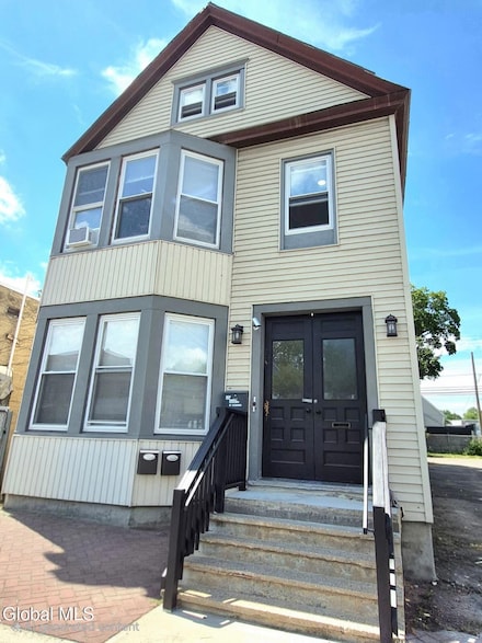 445 5th Ave, Troy, NY 12182