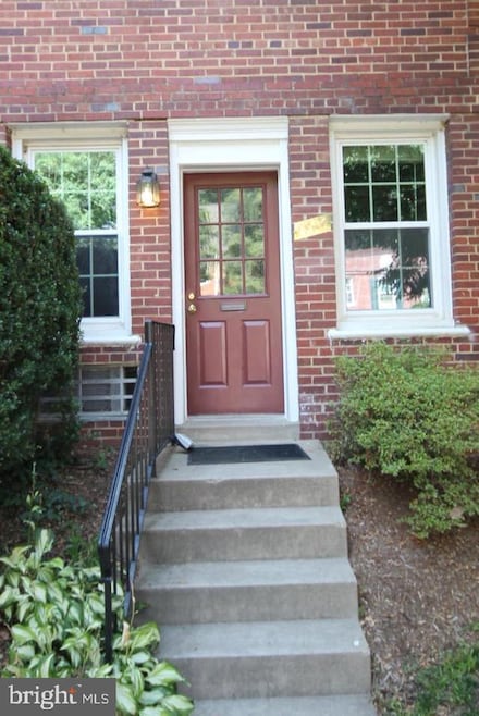1910 N Rhodes St Unit 48, Arlington, VA 22201