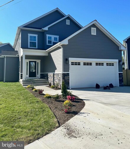 8502 Thomas Dr, Manassas, VA 20110