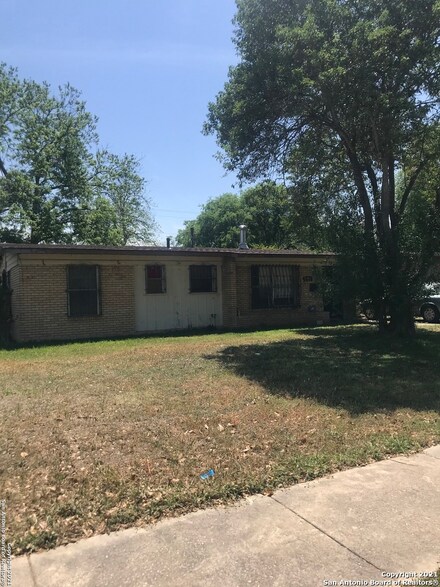4618 Creekmoor Dr, San Antonio, TX 78220