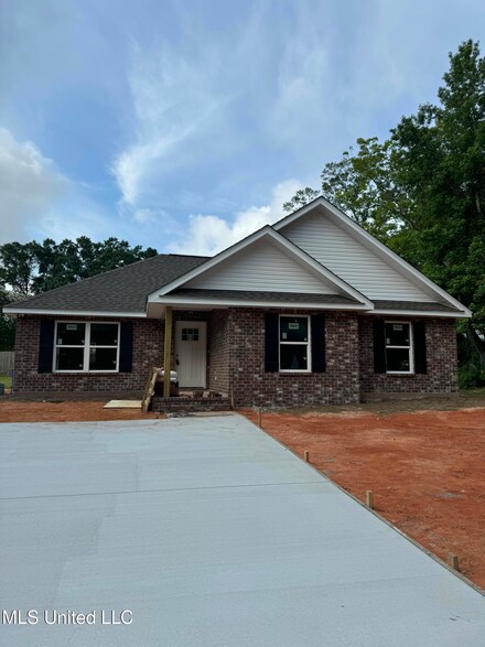 133 Maria St, Poplarville, MS 39470