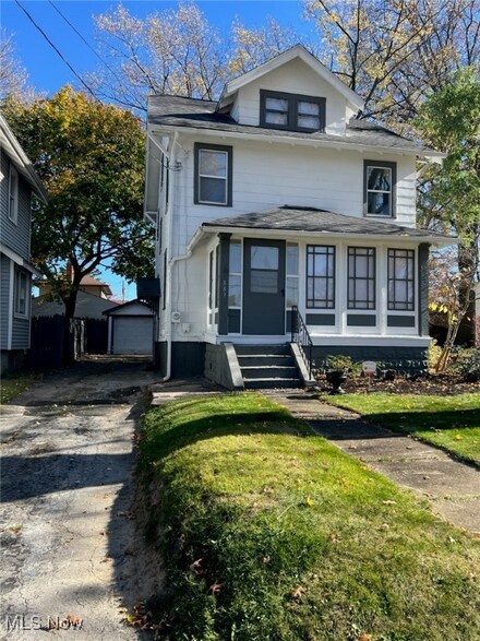883 Hammel St, Akron, OH 44306