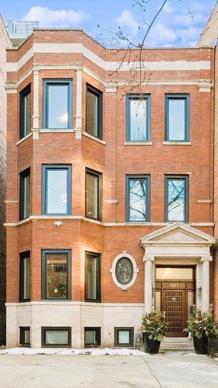 461 W Melrose St, Chicago, IL 60657